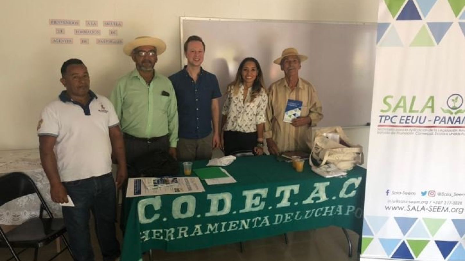 foto de noticia SALA-SEEM Organiza: Reunión de divulgación y coordinación con el Sr. Rubén Bernal y miembros de la Coordinadora para la Defensa de Tierras y Aguas de Coclé (CODETAC)